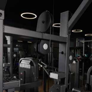 Тренажер турник - брусья DHZ Fitness с противовесом.